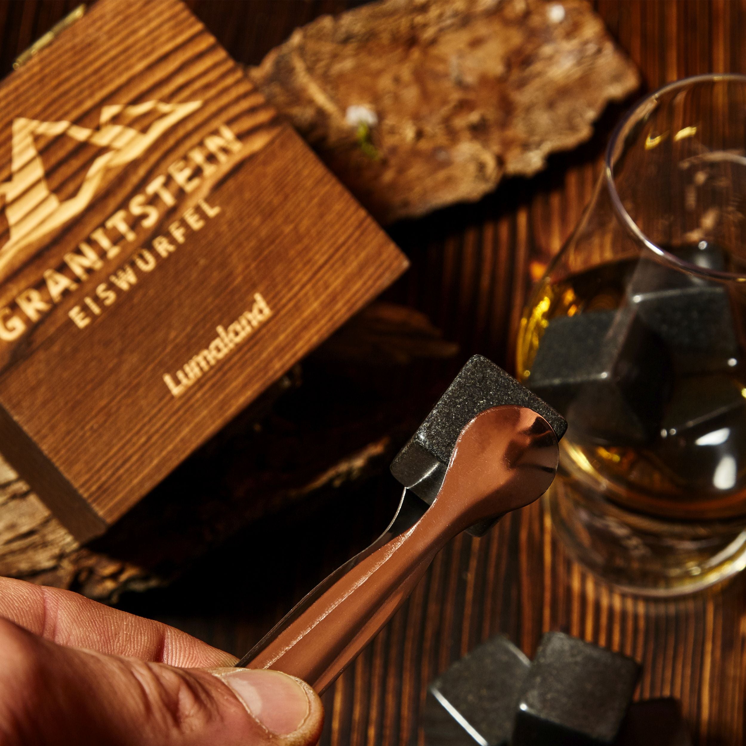 Whiskysteine aus Granit  - inkl. Holzbox, Aufbewahrungsbeutel und Zange aus Edelstahl - 9er Set
